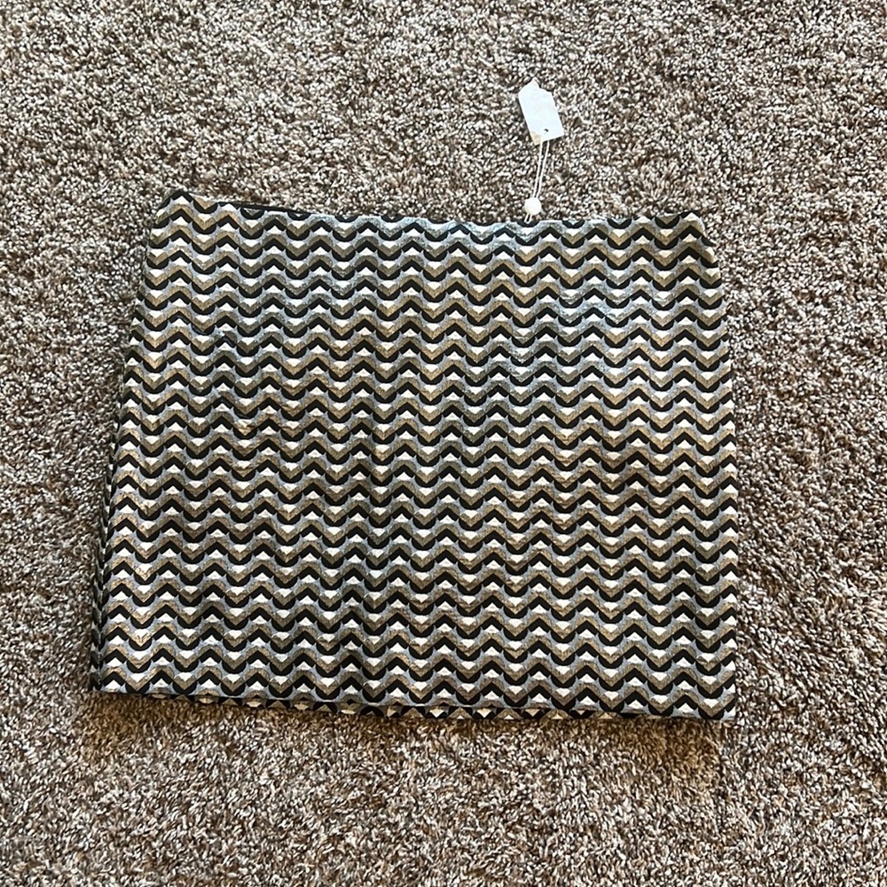 Trina Turk size 6 mini skirt